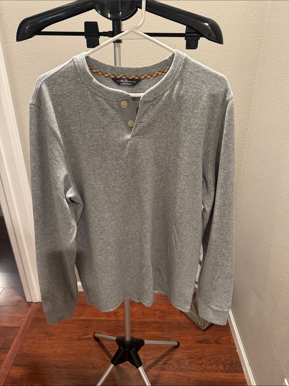Alpine Design Gray Long-Sleeve Henley Shirt